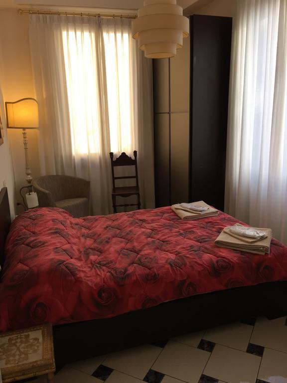 Appartamento Piazza San Marco フィレンツェ 部屋 写真