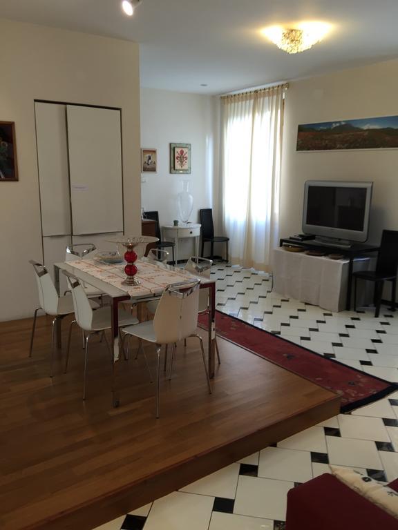 Appartamento Piazza San Marco フィレンツェ 部屋 写真