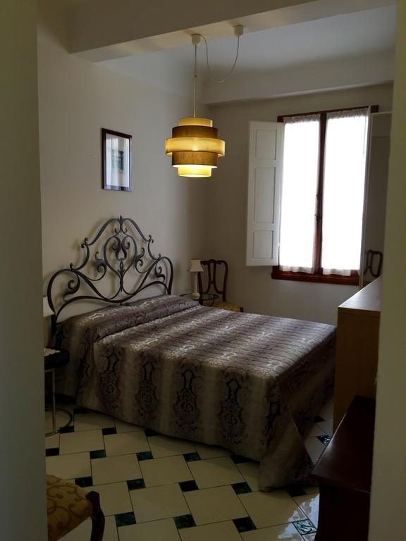 Appartamento Piazza San Marco フィレンツェ 部屋 写真